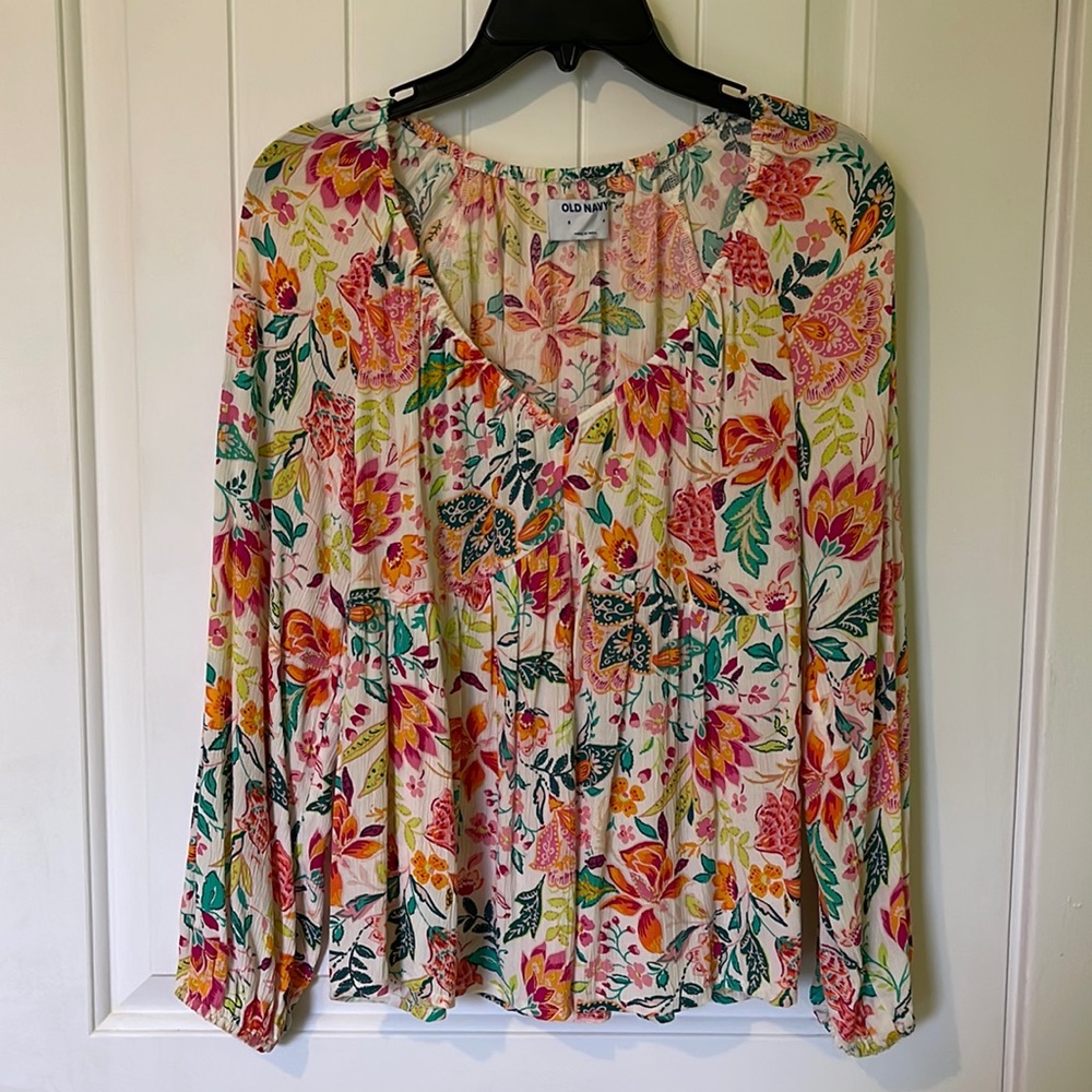 Old Navy long sleeved top size small
